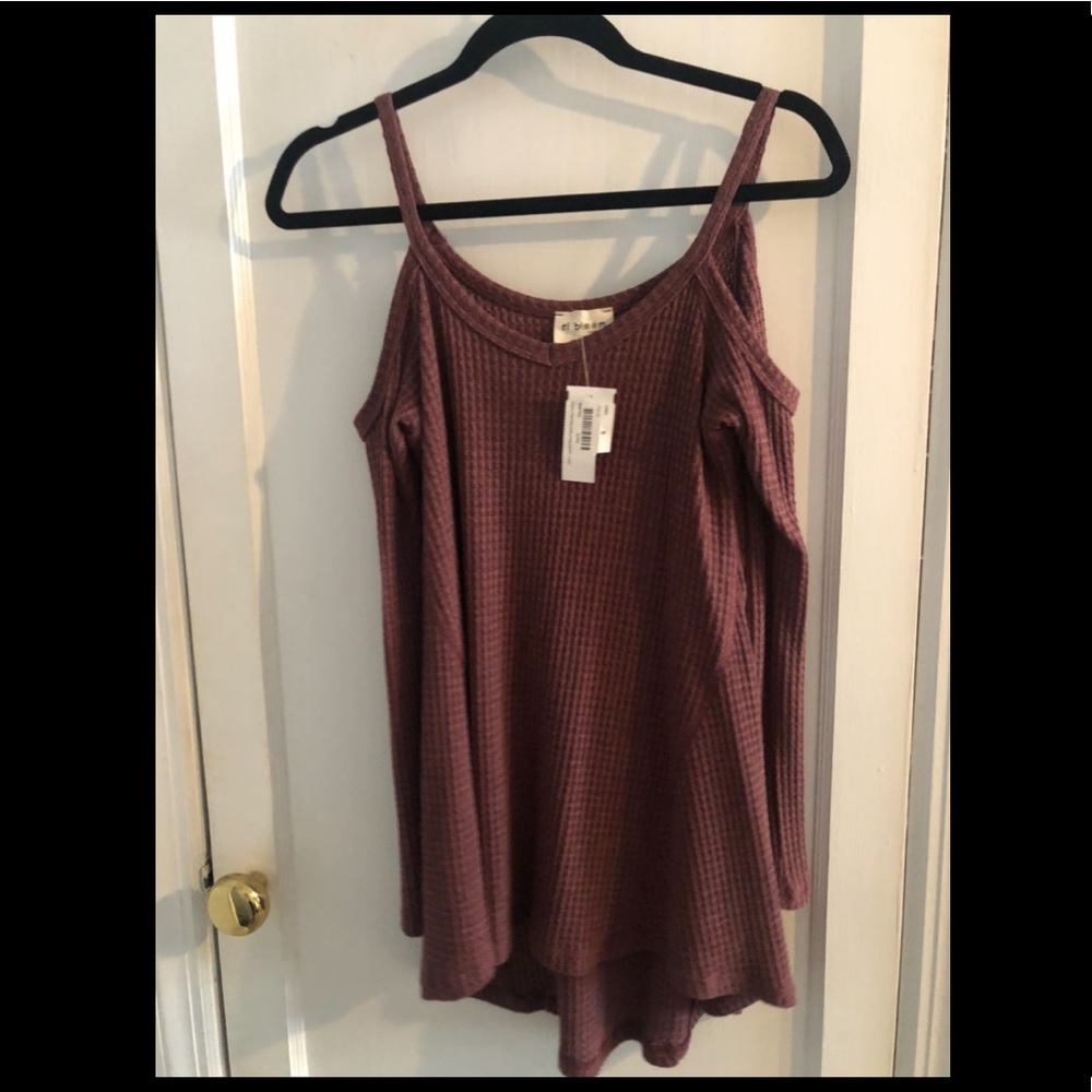 NWT-Cold Shoulder Top